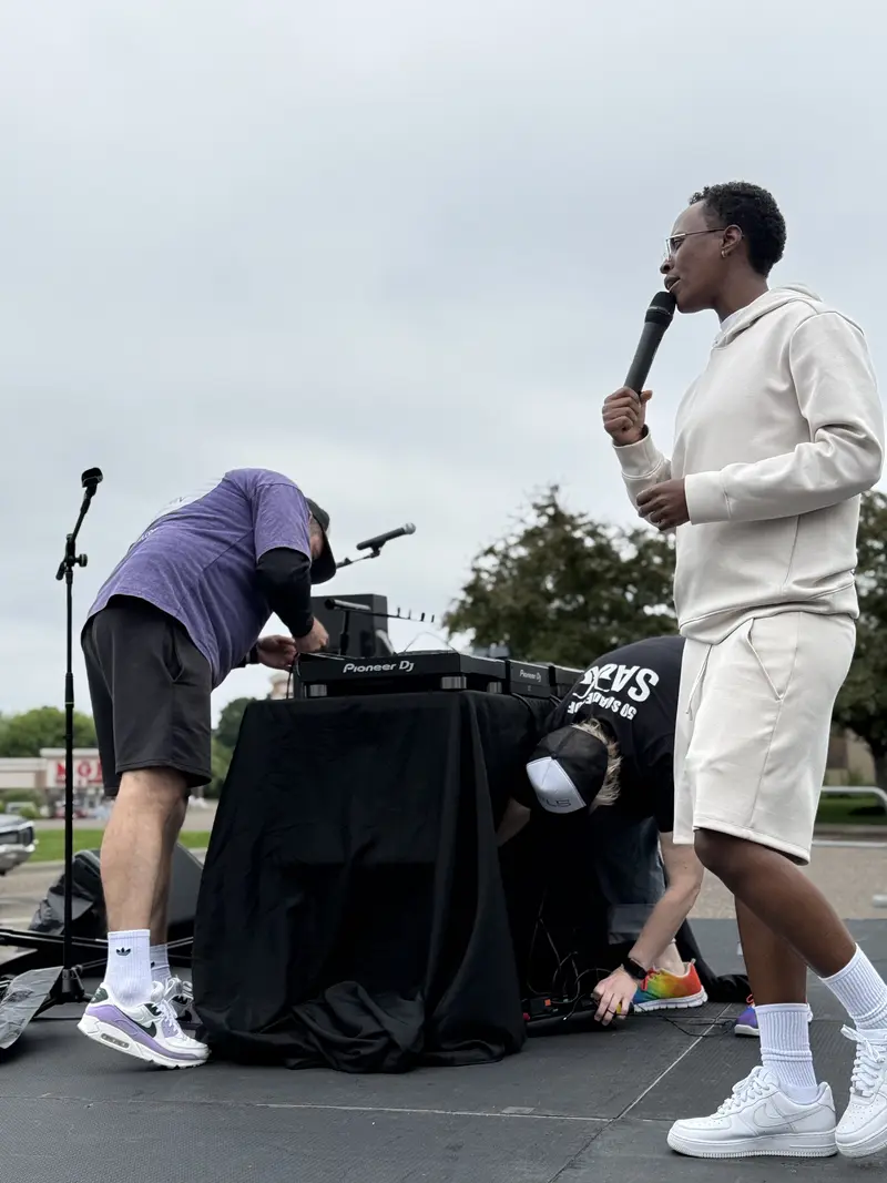 Speaker rental with candle decorations at an elegant wedding